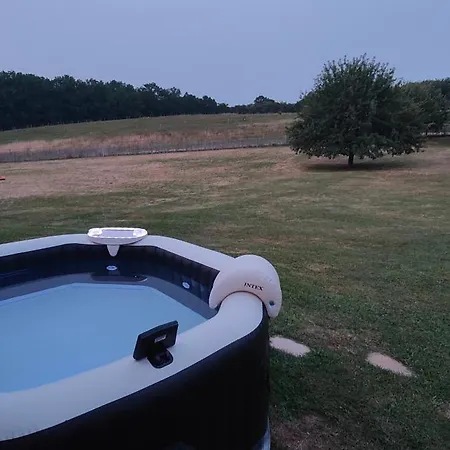 Les De Juevince Hébergement de vacances Issac