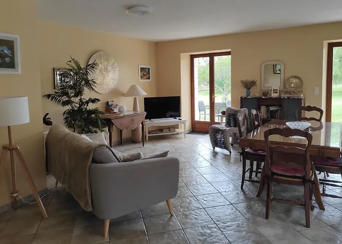 Les De Juevince Semesterbostad